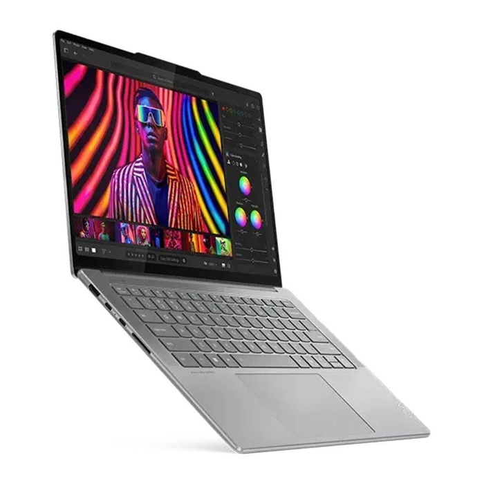 صورة لابتوب Lenovo Yoga Pro 7 AURA Edition، معالج Intel Core Ultra 9، ذاكرة وصول عشوائي 32 جيجابايت، قرص صلب SSD بسعة 1 تيرابايت، معالج رسومات Intel Arc 140T مدمج، شاشة OLED بدقة 3K مقاس 14.5 بوصة، نظام التشغيل Windows 11 Home، موديل 83KF0024AX - رمادي قمري